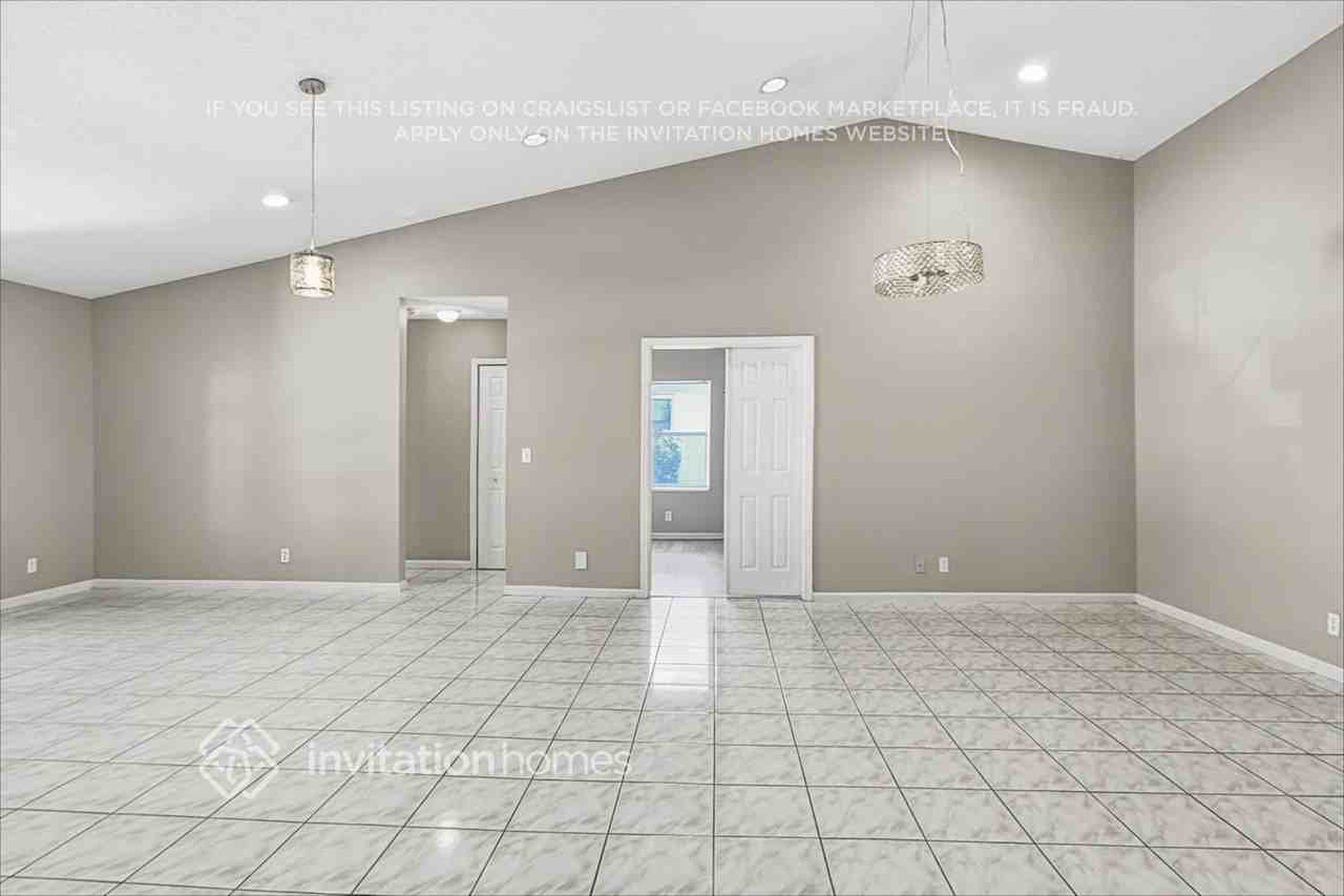 5788 Nw 48th Dr - Photo 5 of 19