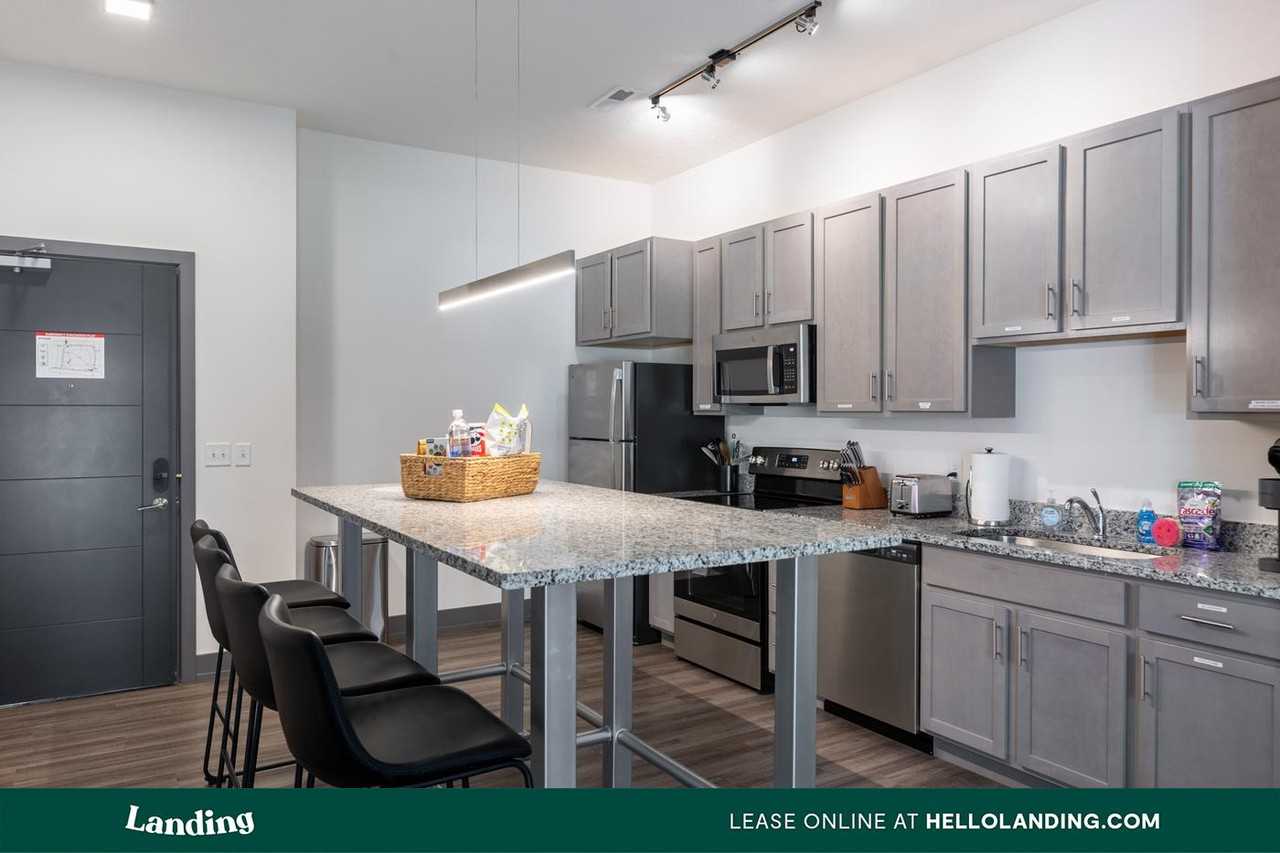 605 Alberta Street - Photo 4 of 50