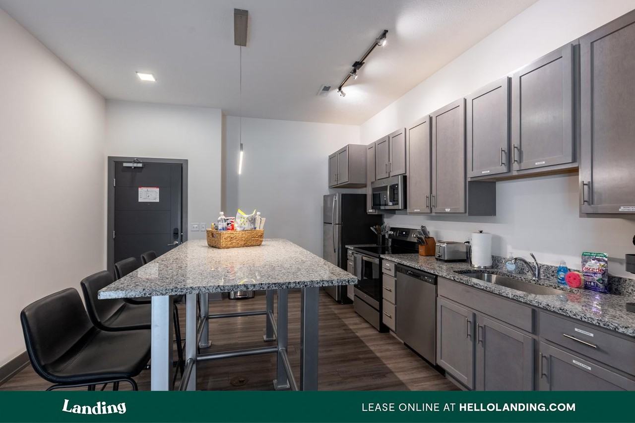 605 Alberta Street - Photo 5 of 50