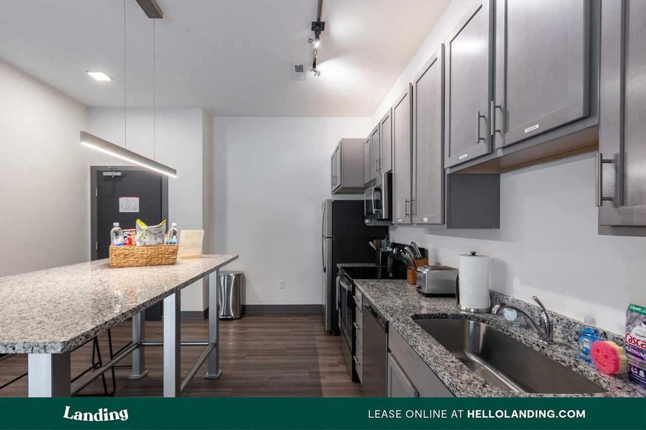 605 Alberta Street - Photo 6 of 50