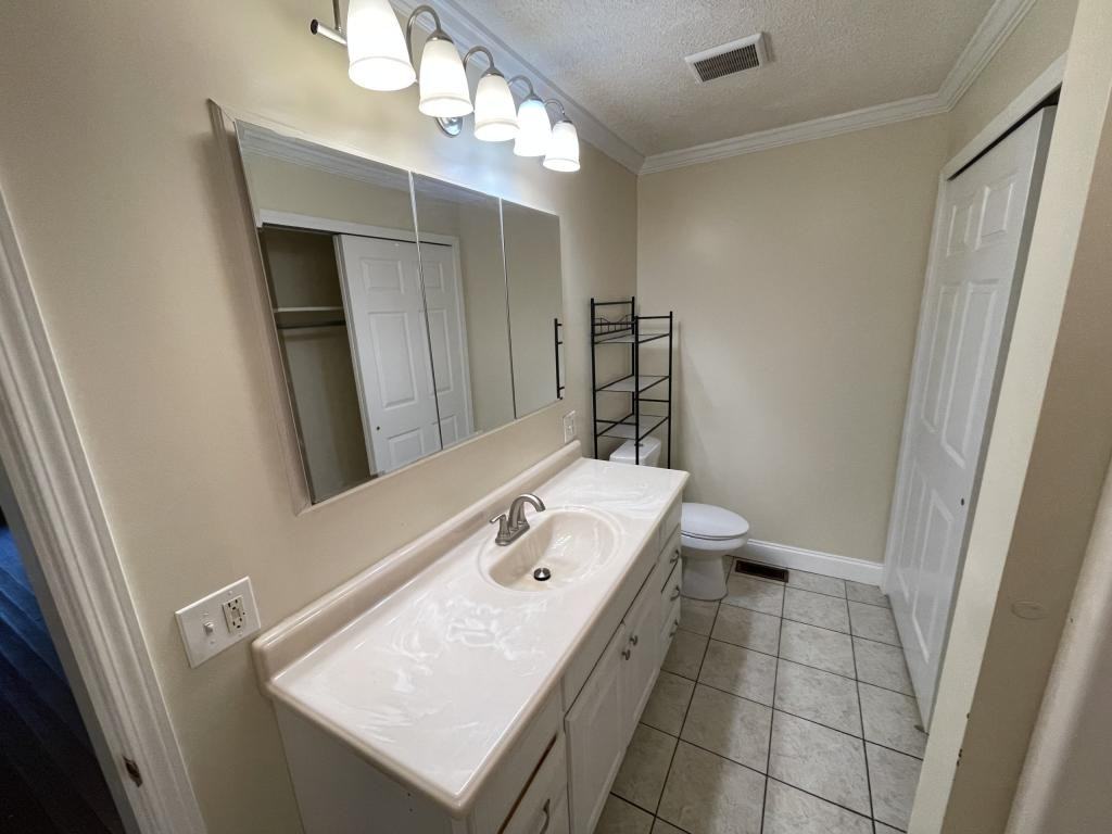 145 S Webb St - Photo 4 of 7