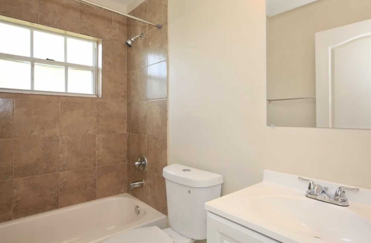 935 Northwest 203rd Avenue - Photo 4 of 8