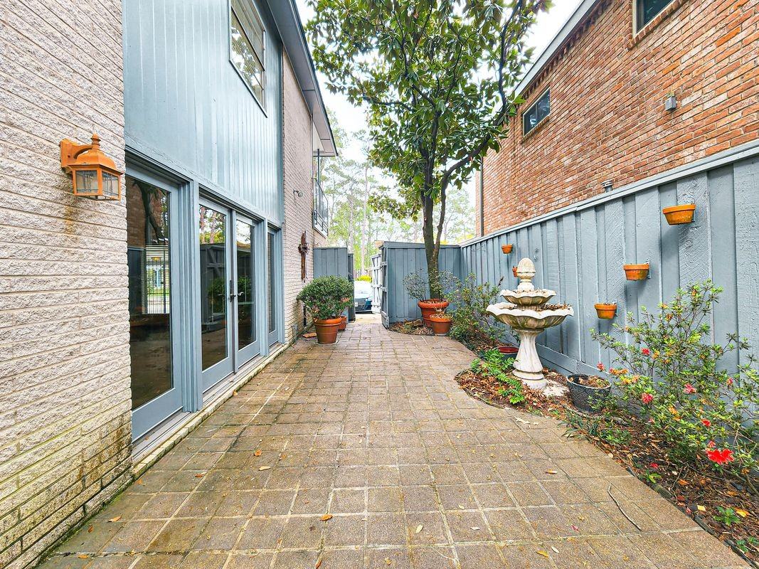 12 Kings Row - Photo 2 of 41