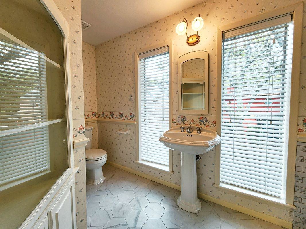 12 Kings Row - Photo 4 of 41