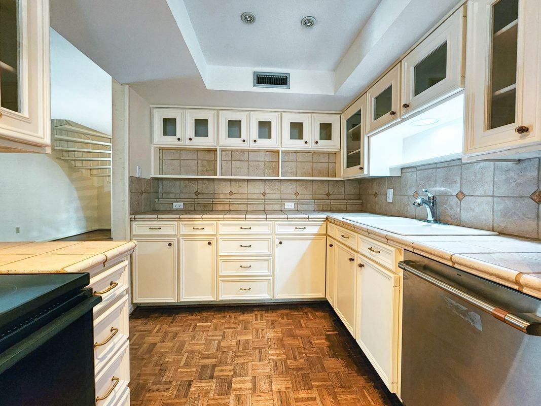 12 Kings Row - Photo 6 of 41