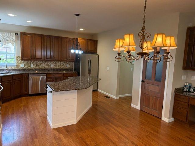 1205 Simeon Dr - Photo 7 of 25