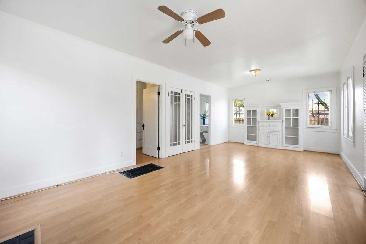 1712 1/2 W 39th St - Photo 3 of 10