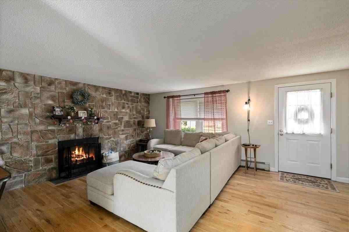 114 Fieldstone Dr - Photo 3 of 31