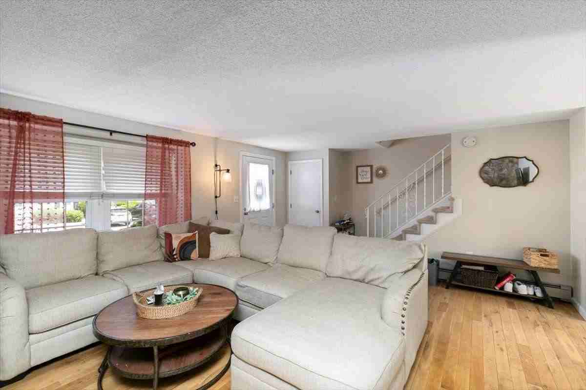 114 Fieldstone Dr - Photo 4 of 31