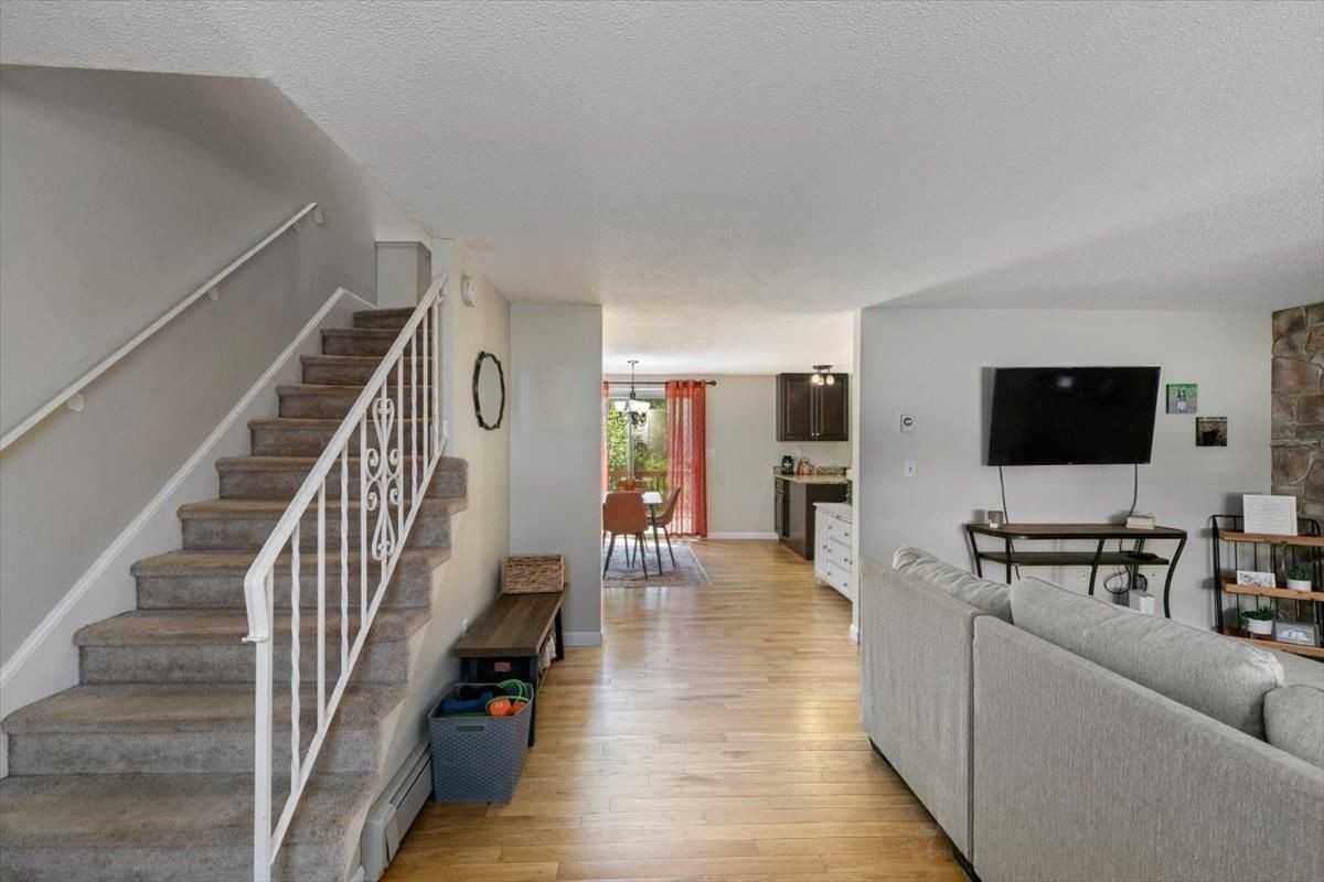 114 Fieldstone Dr - Photo 6 of 31