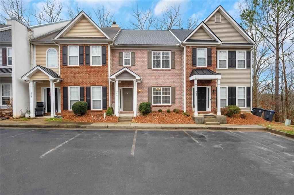 940 Tree Creek Blvd - Photo 2 of 37