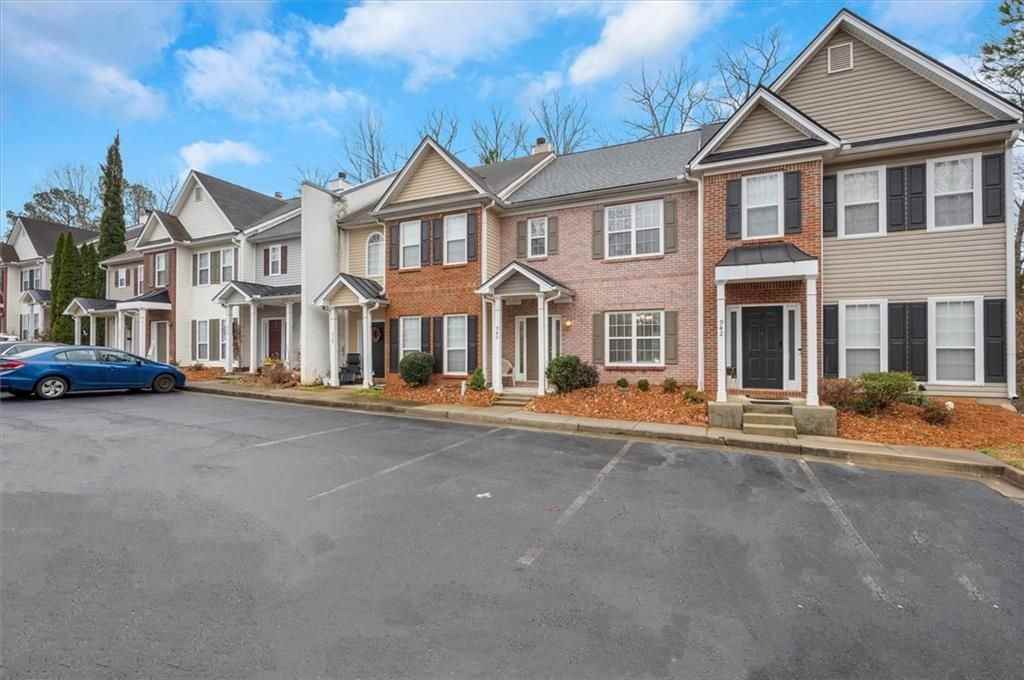 940 Tree Creek Blvd - Photo 3 of 37
