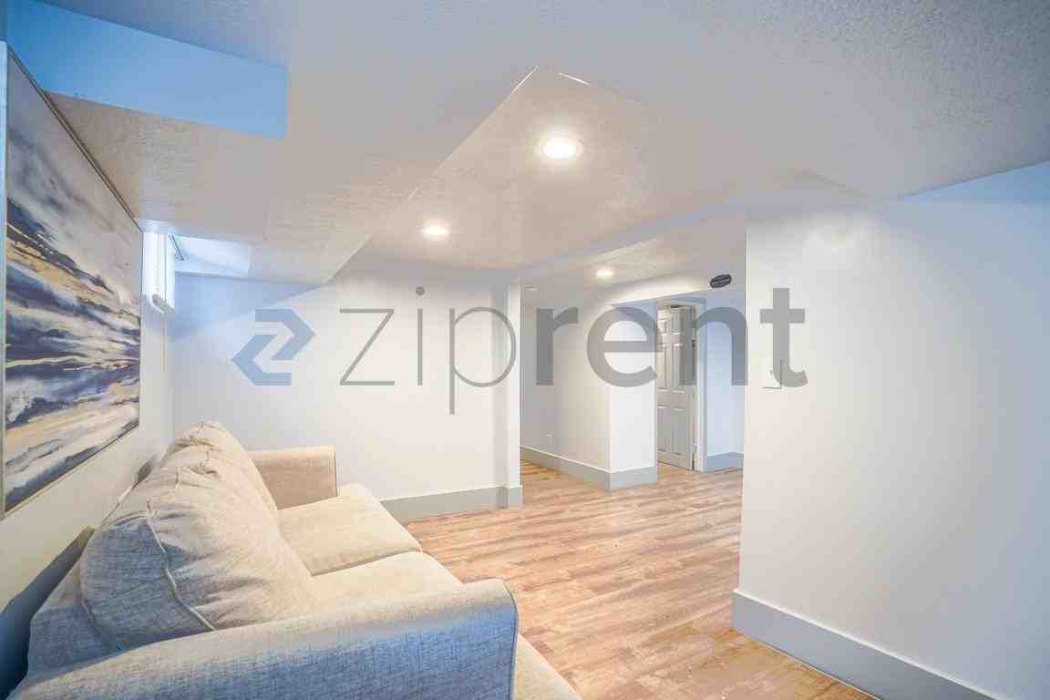 802 Eastsouth #BS - Photo 4 of 16