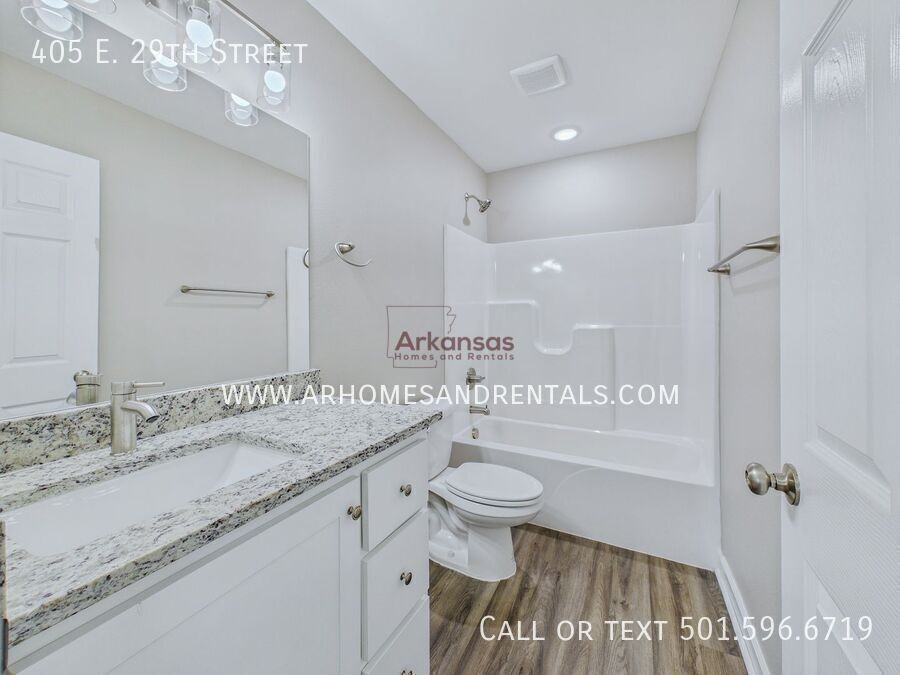 405 E 29th St - Photo 7 of 16