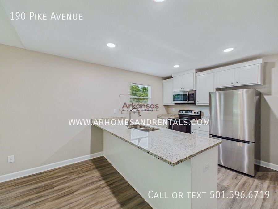 190 Pike Ave - Photo 4 of 14
