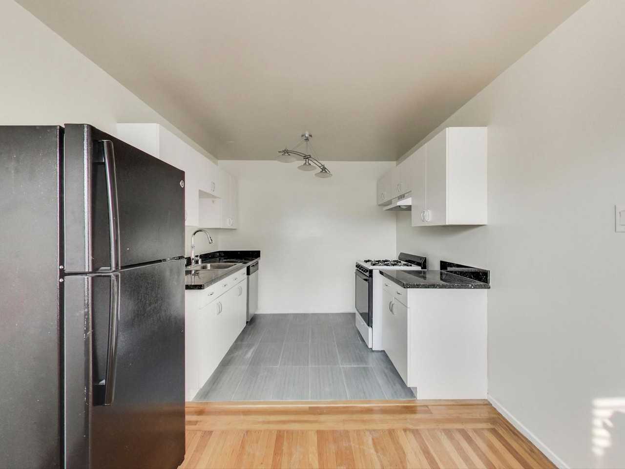 1220 Hayes St #5 - Photo 5 of 23