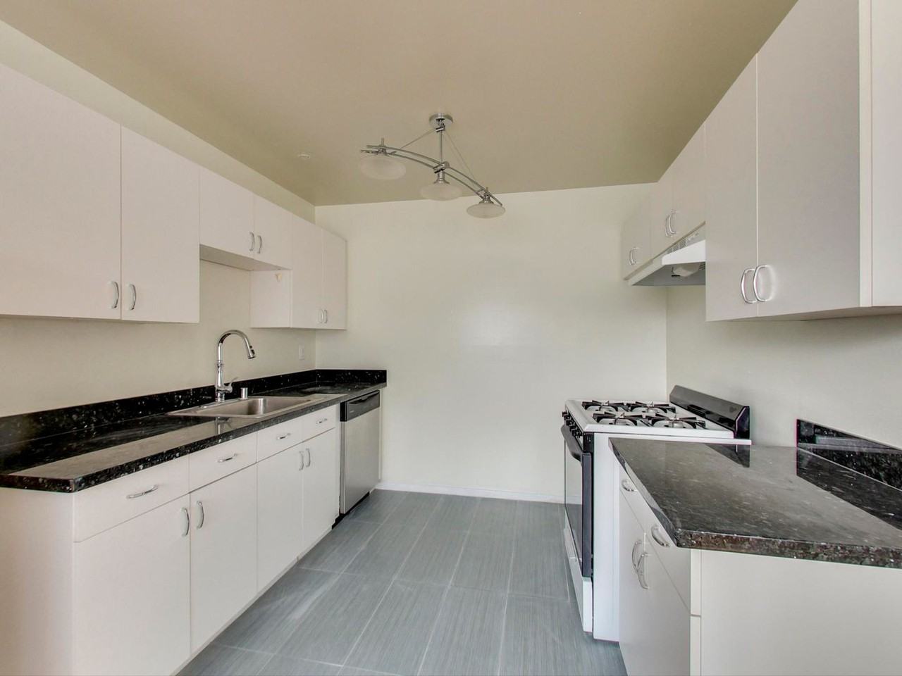 1220 Hayes St #5 - Photo 6 of 23