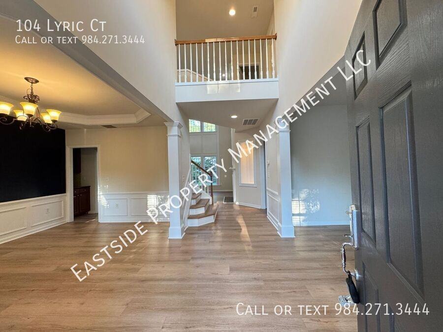 104 Lyric Ct - Photo 2 of 32
