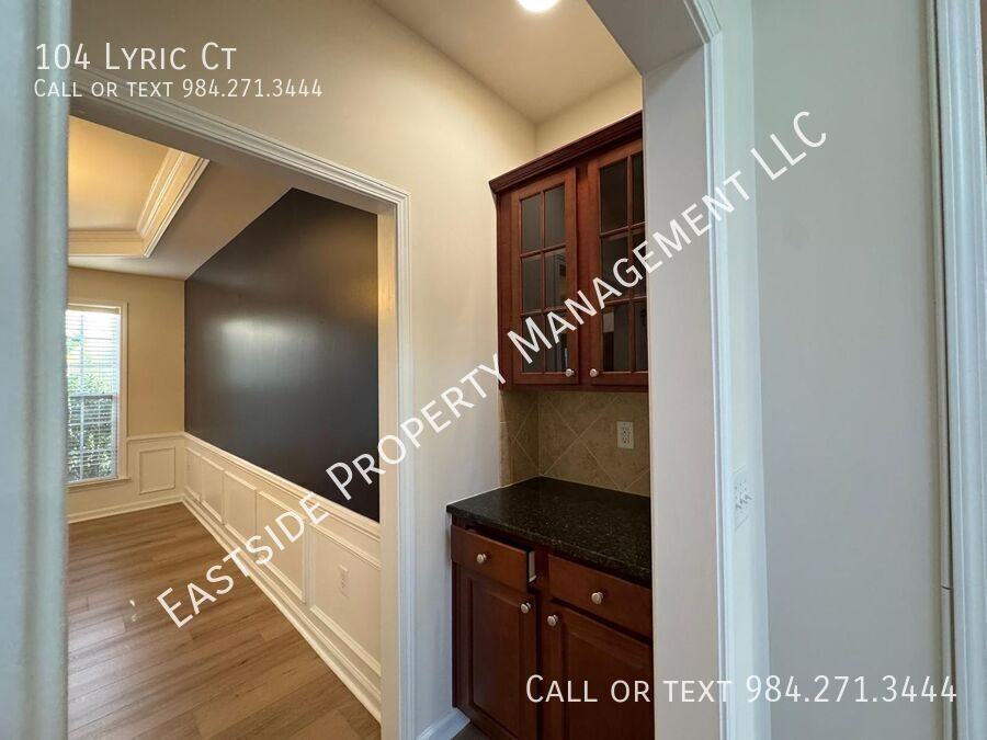104 Lyric Ct - Photo 5 of 32