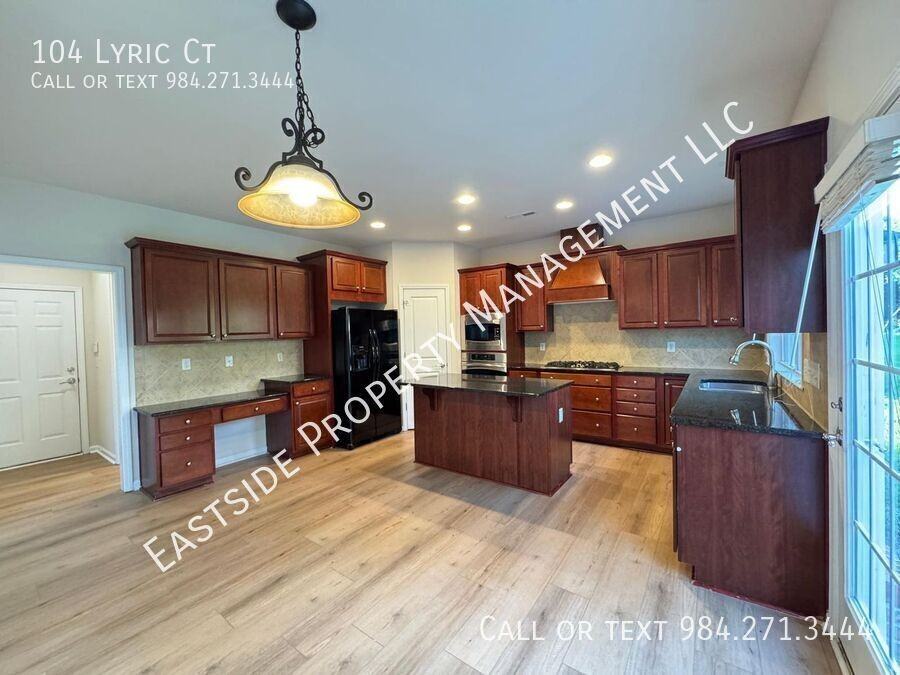 104 Lyric Ct - Photo 7 of 32