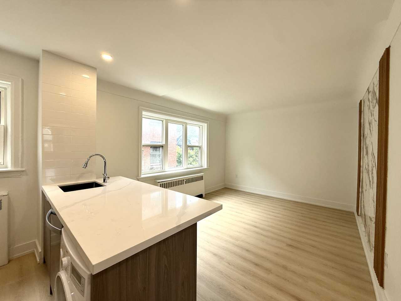 1024 King St E - Photo 3 of 11