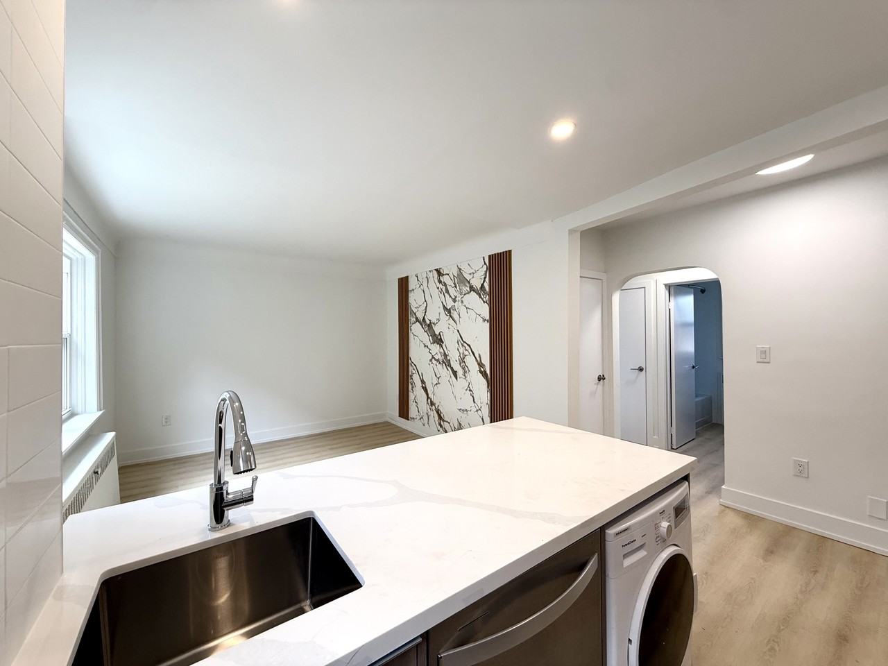 1024 King St E - Photo 6 of 11