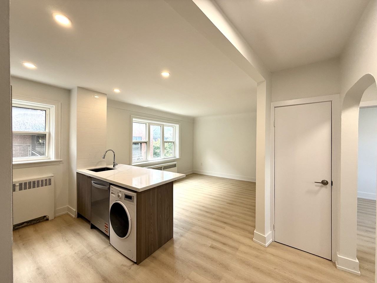 1024 King St E - Photo 7 of 11