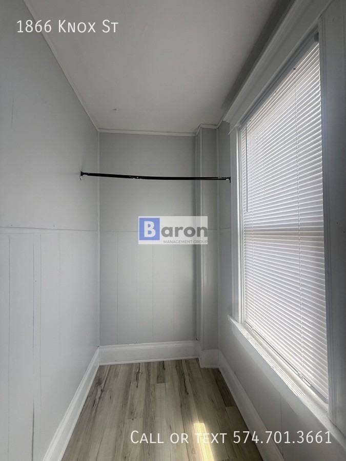 1866 Knox St - Photo 3 of 11