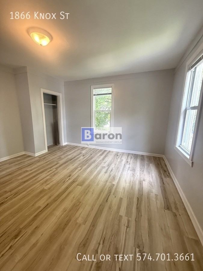 1866 Knox St - Photo 4 of 11