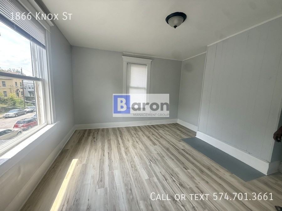 1866 Knox St - Photo 5 of 11