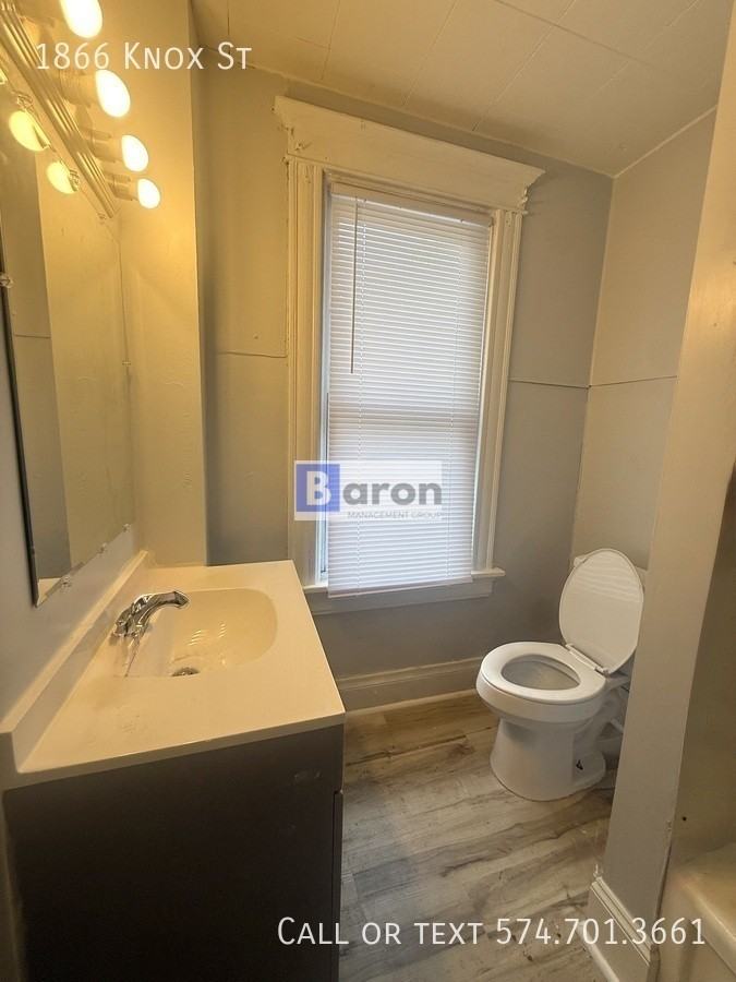1866 Knox St - Photo 7 of 11