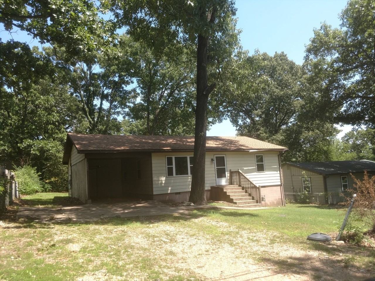 1223 Roosevelt Ave