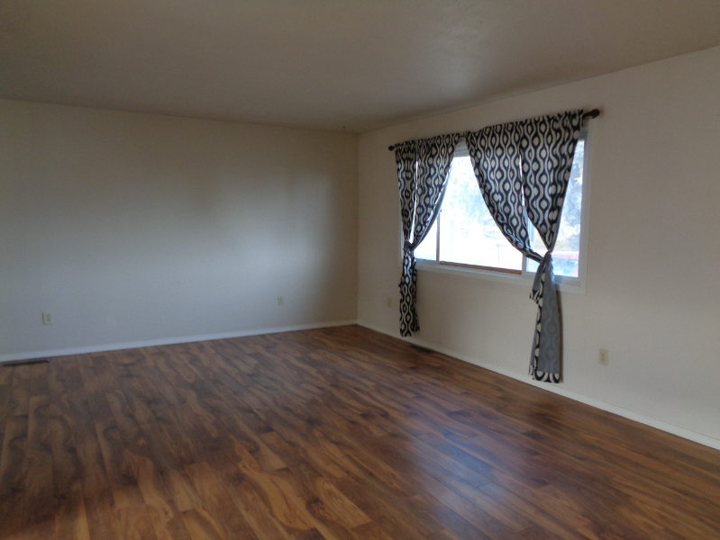 731 Cedar St - Photo 2 of 12