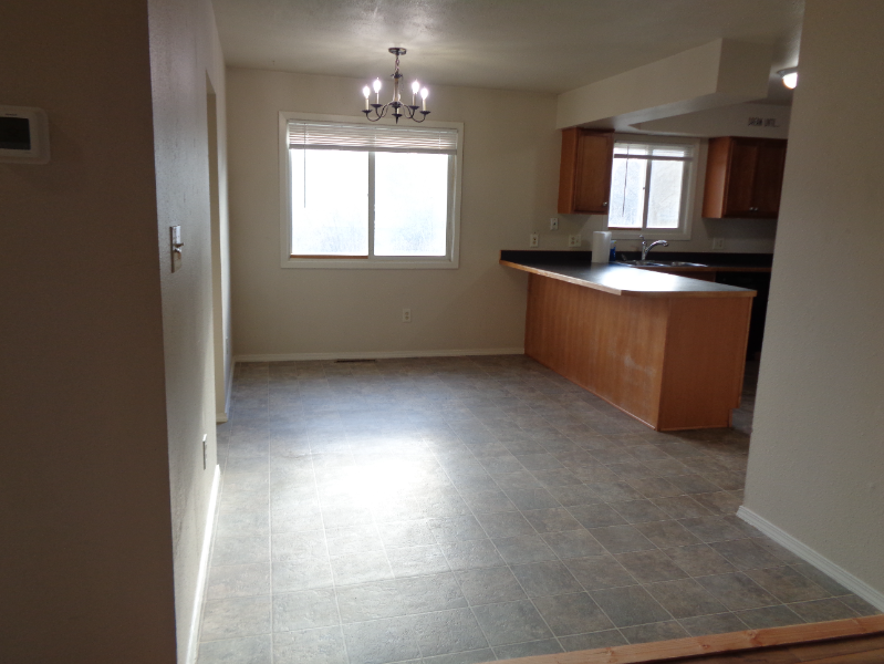 731 Cedar St - Photo 4 of 12