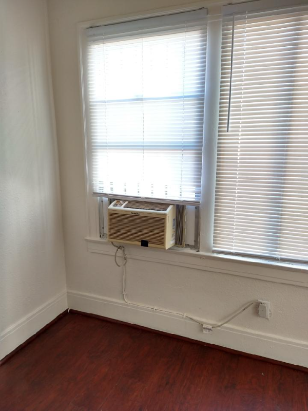 1833 W 11th Pl - Photo 2 of 4