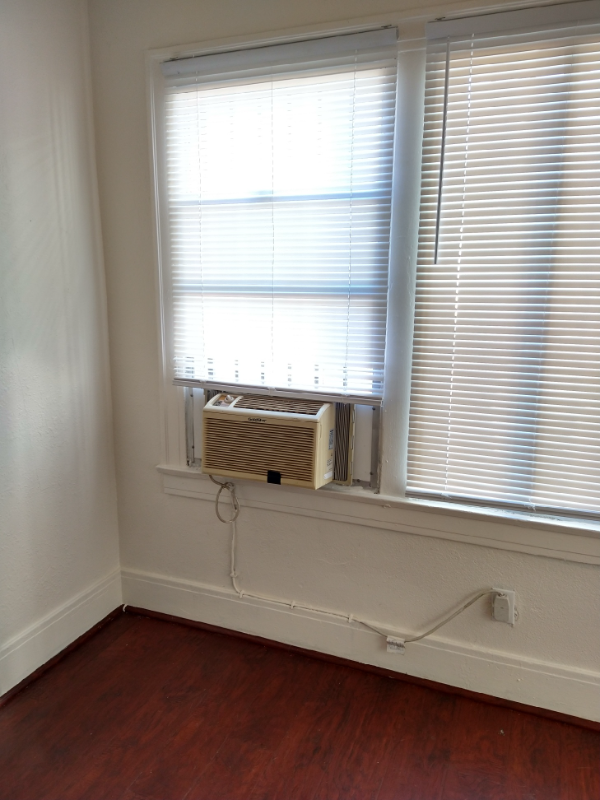 1833 W 11th Pl - Photo 4 of 4