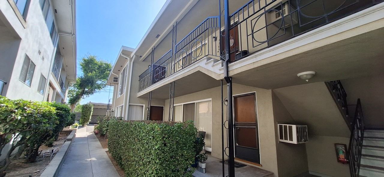 626 Sunset Blvd Apt B - Photo 3 of 9