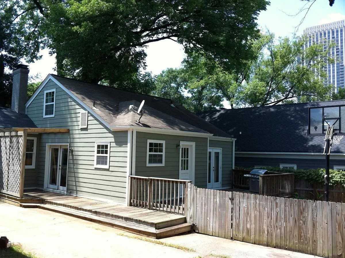 1189 Francis St Nw - Photo 4 of 20