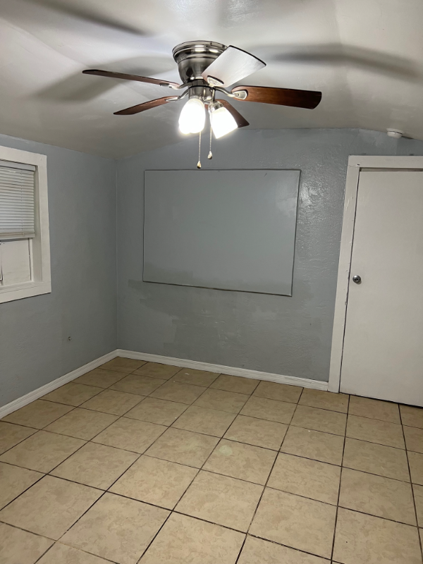 3309 Palmway Dr - Photo 3 of 7