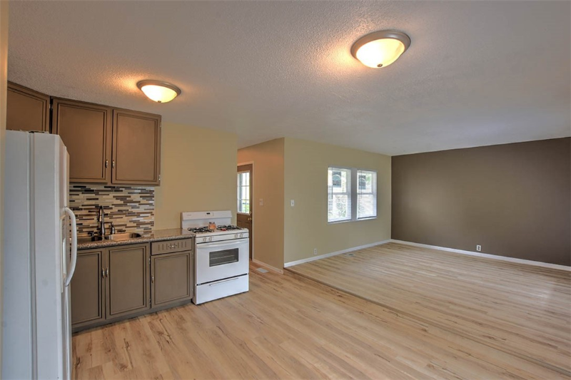 2446 Quail Dr - Photo 2 of 10
