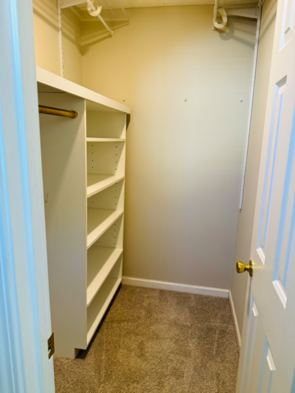 208 Oak Grove Way - Photo 4 of 50