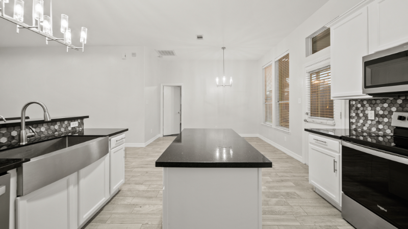 15218 Arnold - Photo 4 of 40