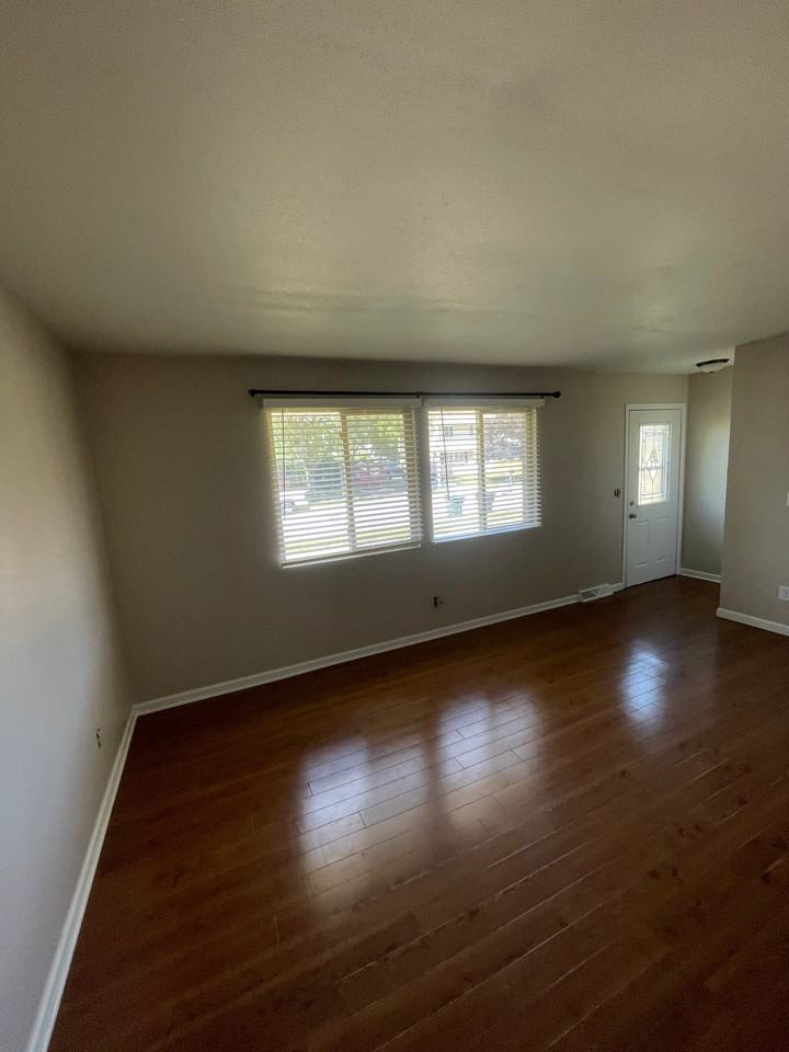 9309 Florence Dr - Photo 4 of 10