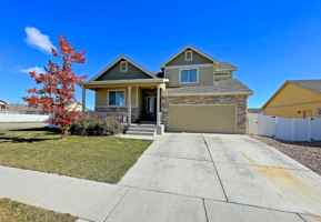 featured image of 814 Mt Sneffels Ave