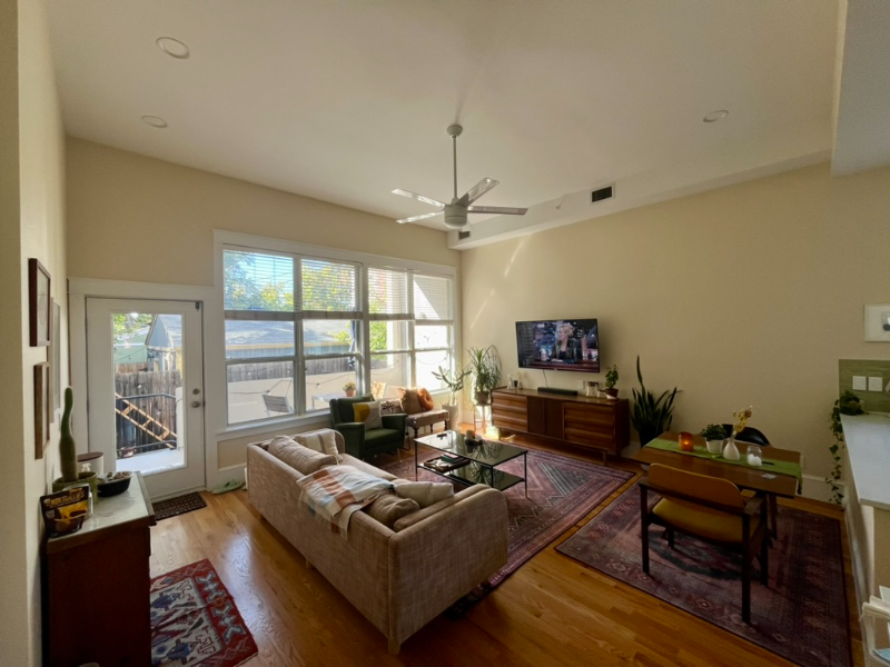 424 E 1st Ave #1C - Photo 2 of 11