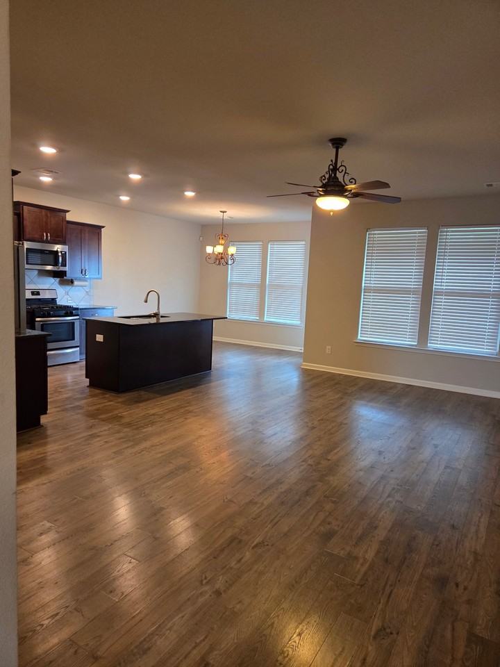 39356 Legacy Lake Dr - Photo 2 of 25