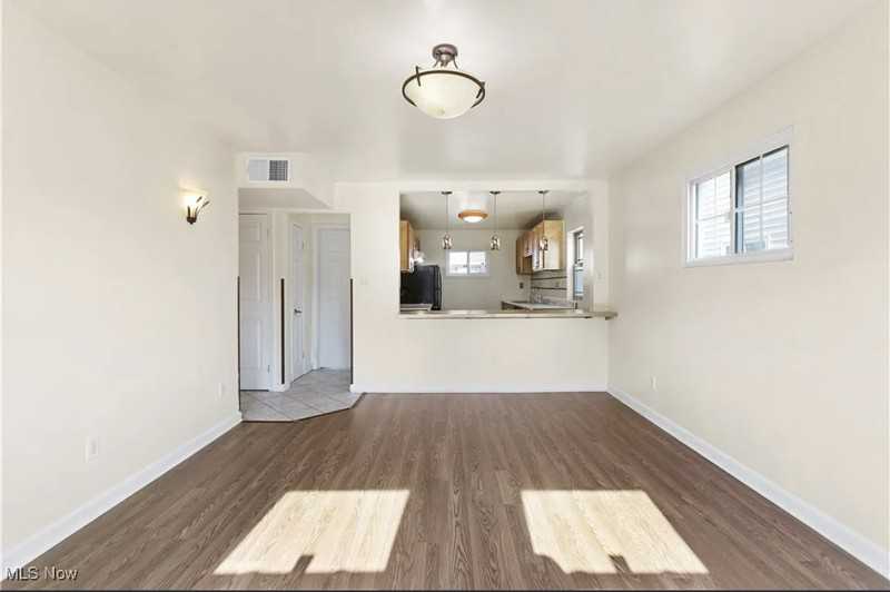 3836 W 117th St - Photo 2 of 16