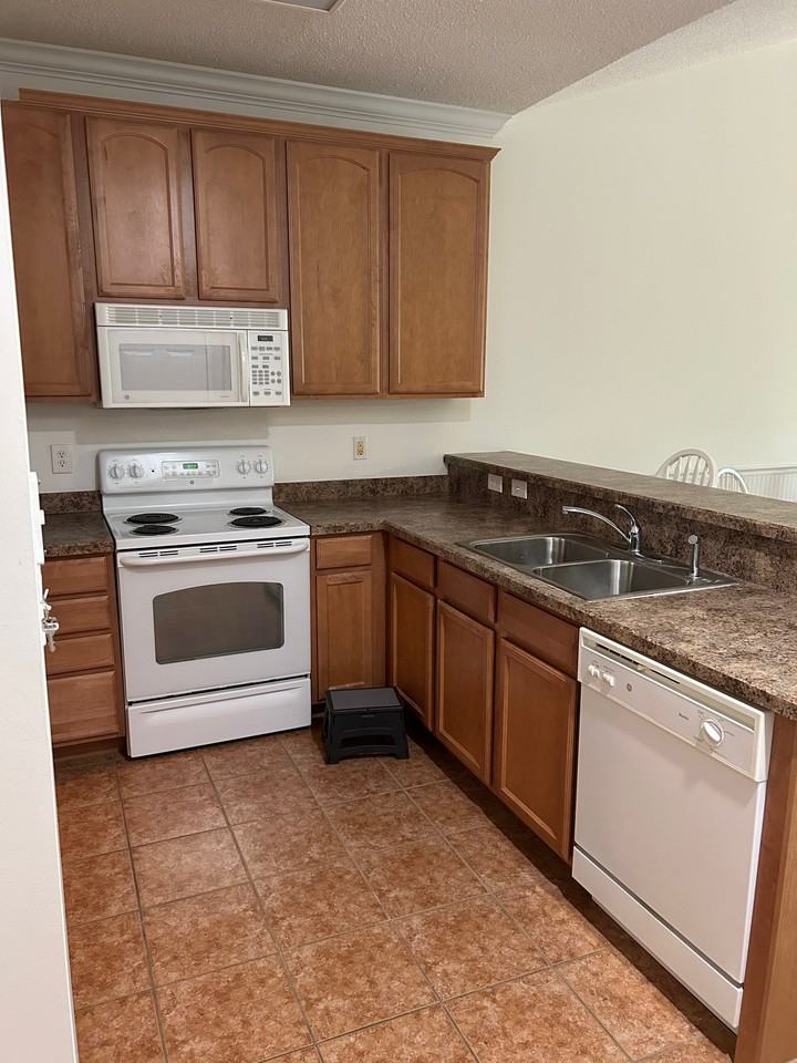5822 Longwood Dr #302 - Photo 6 of 7