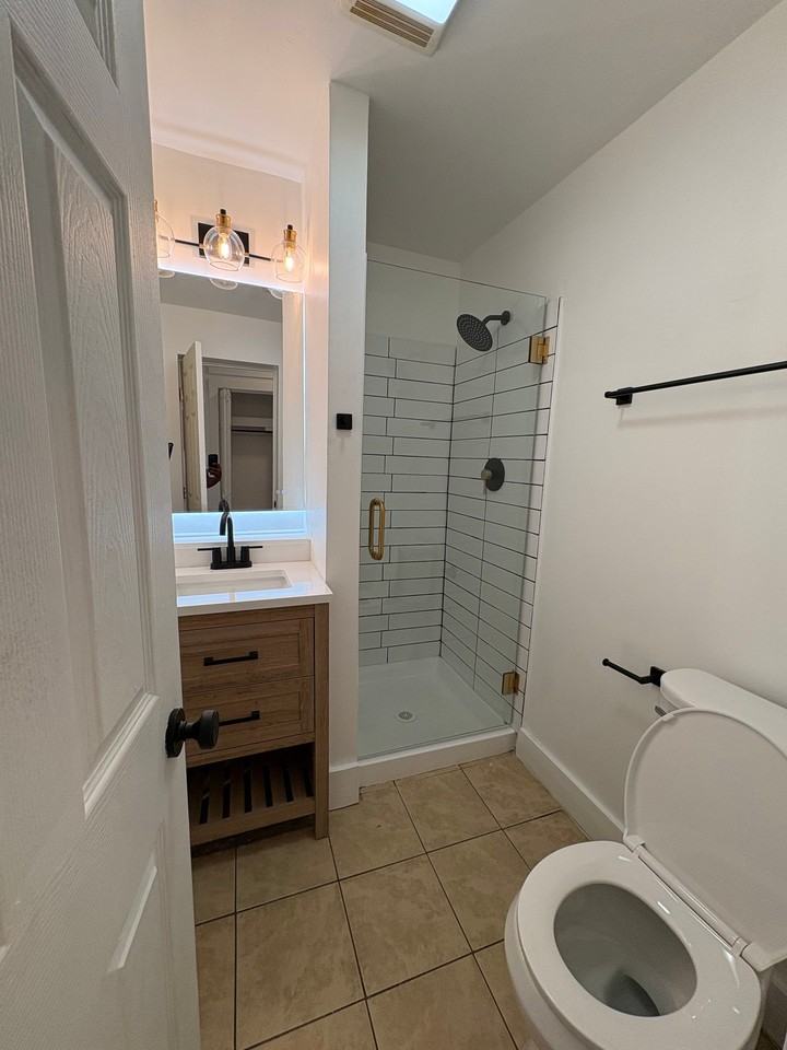 89 Columbia St #3
