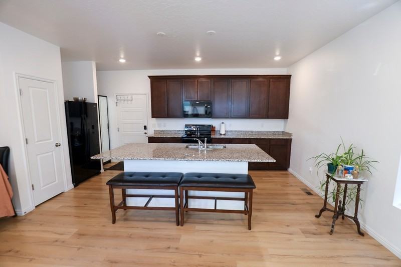 249 S Meadowbrook Ct - Photo 3 of 24